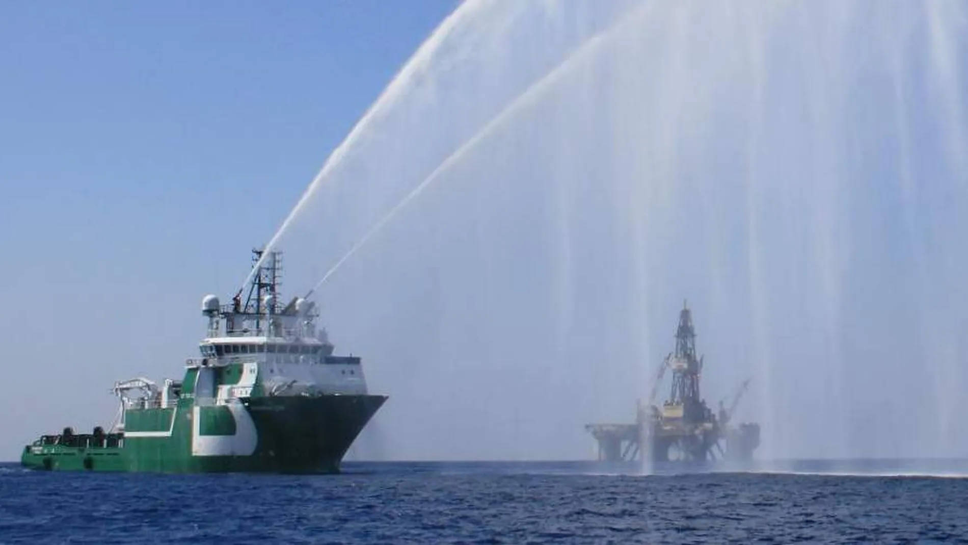 Flaggar om to ankerhandterarar