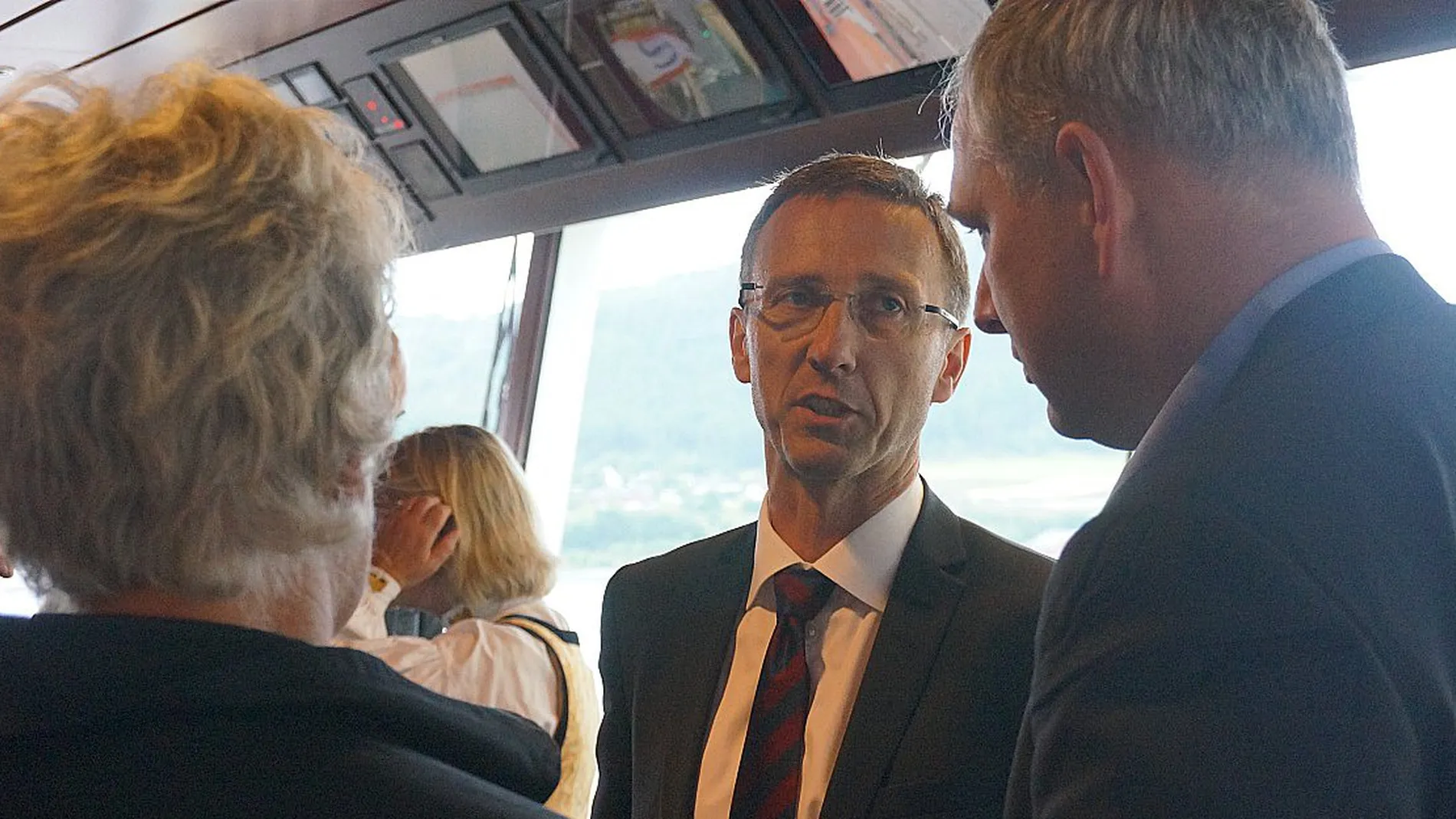 Vard oppdrag for 10 2 milliardar kroner