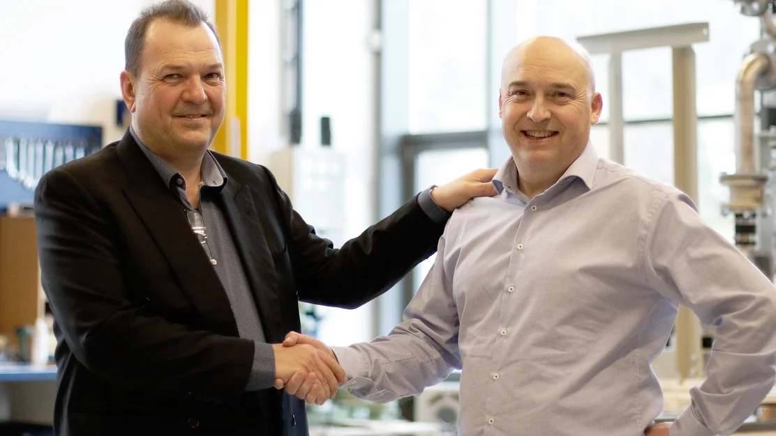 Jets med vekst paa land