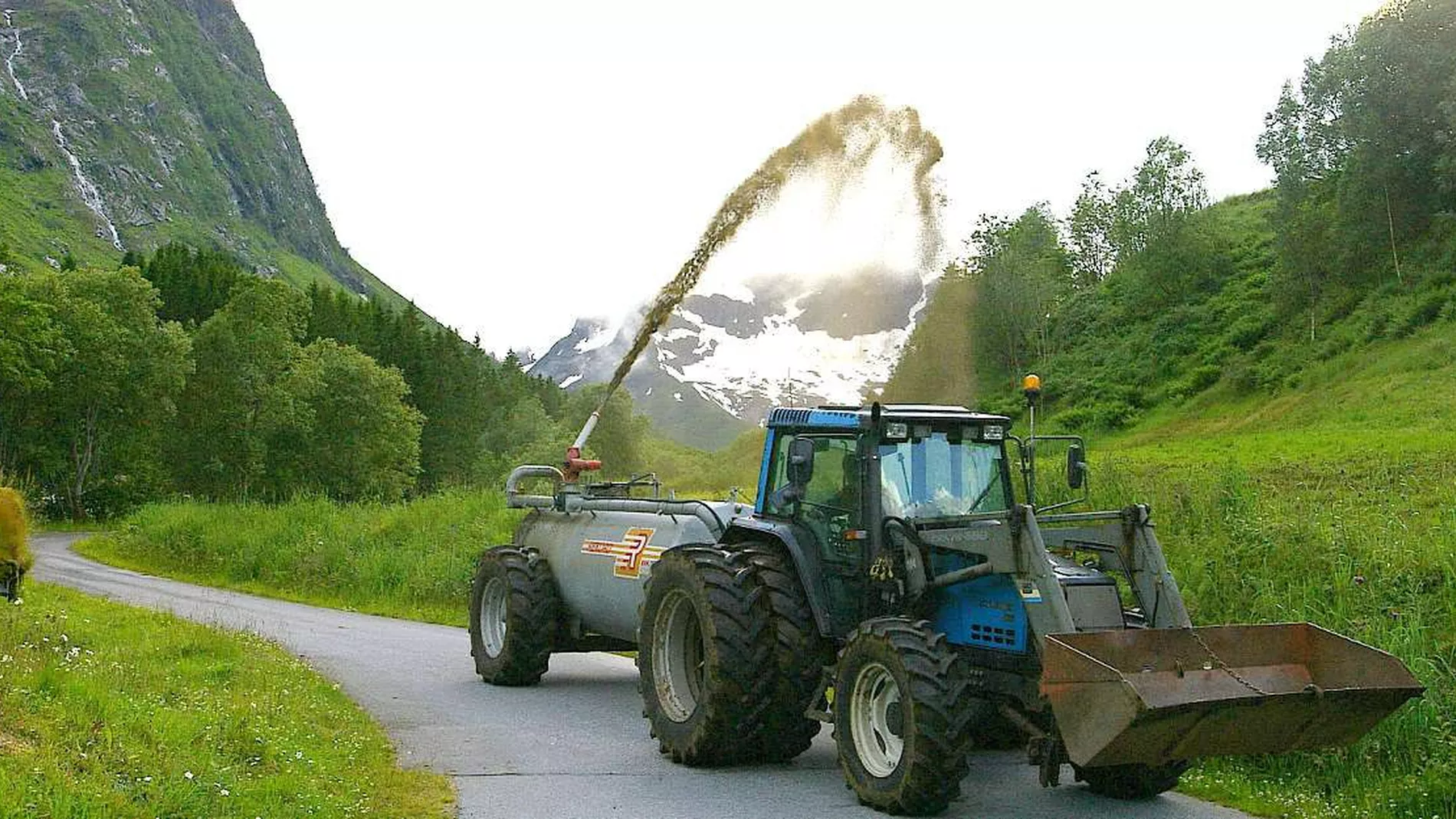 Vil ha fleire traktorar vekk fraa vegane