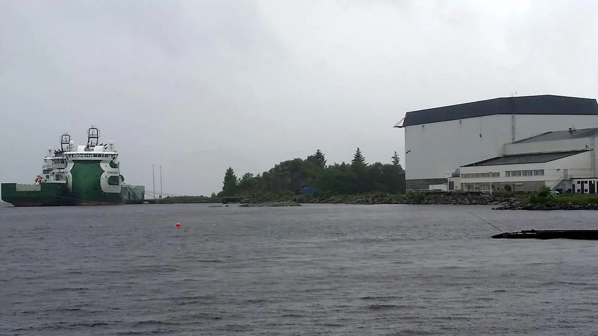 Baatbyggjar flyttar inn paa Fiskaaholmen