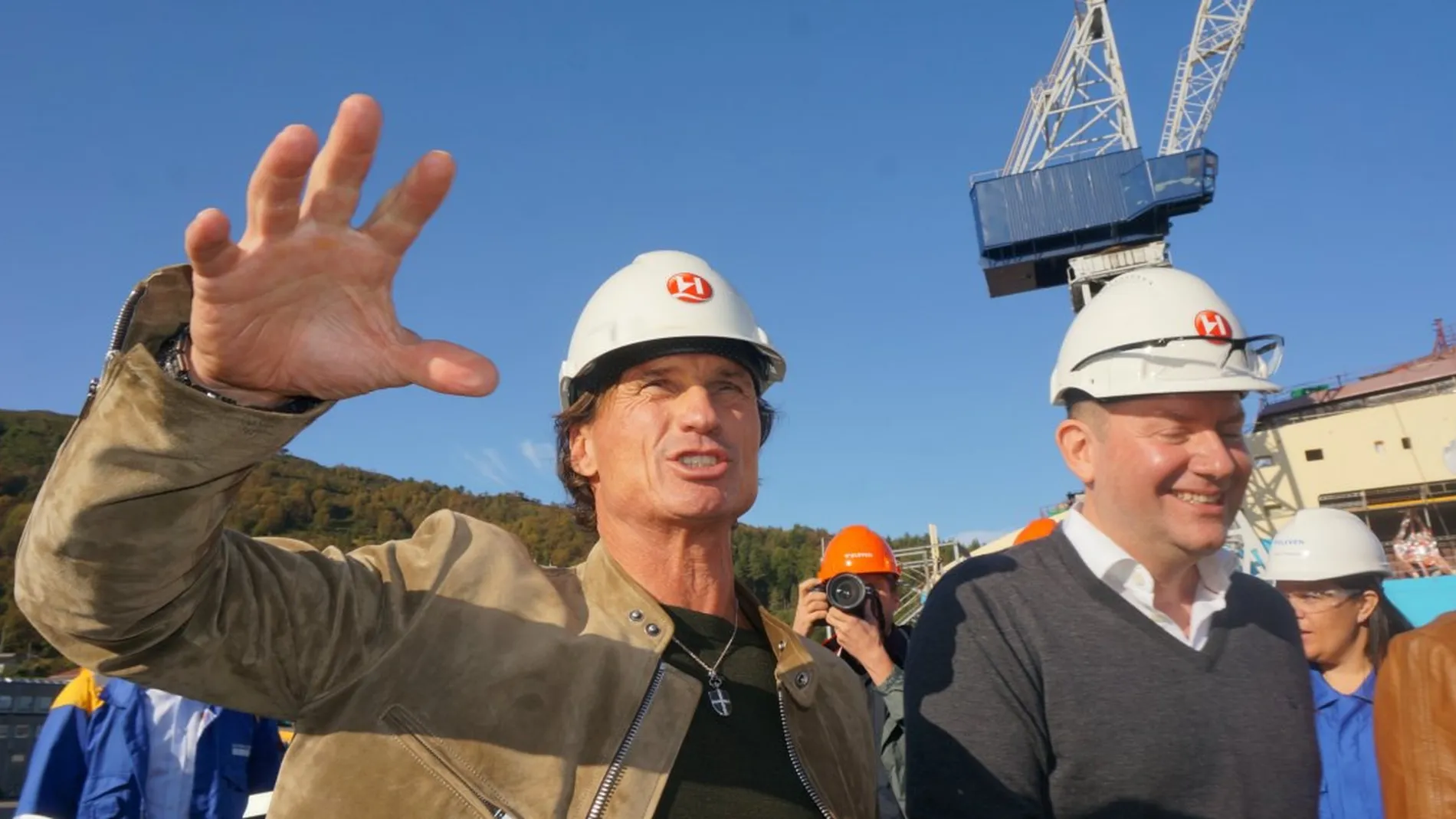 Hurtigruten overtek Kleven i Ulsteinvik