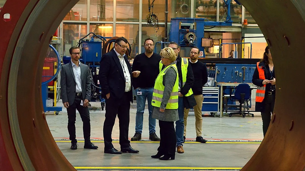 Kongsberg skal kutte fleire stillingar