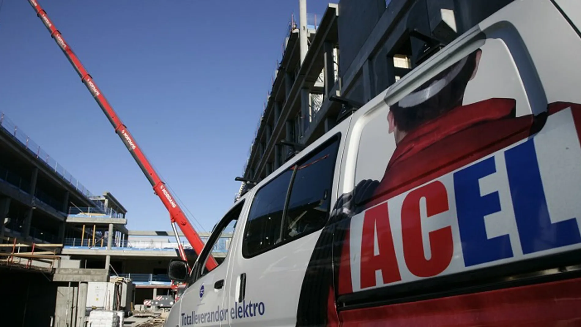 Feirer kjemperesultat med bonus