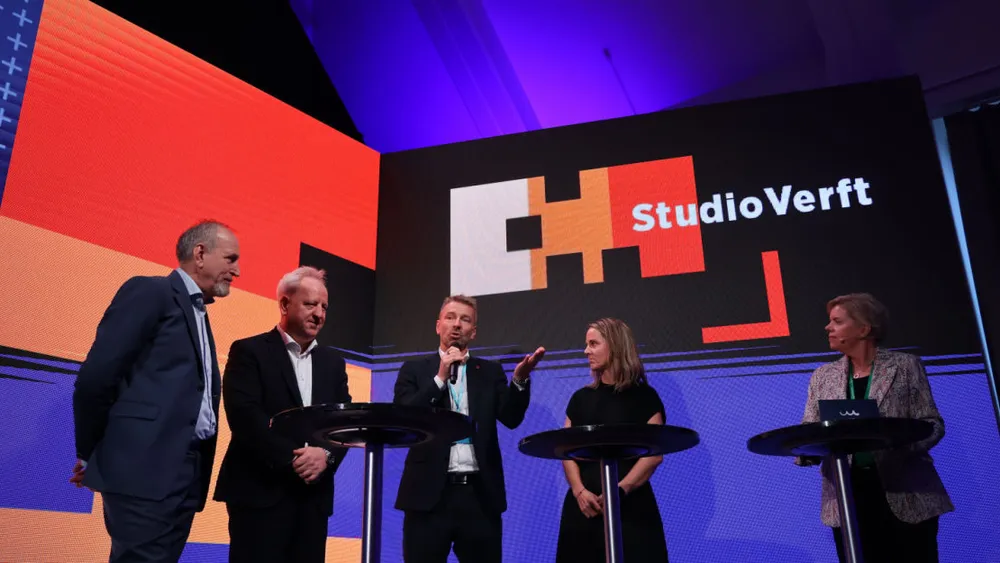 Verftskonferansen 2025 fv Oystein Matre Westcon Group Lars Luhr Ulstein Verft Ronny Langset leiar Kongsbergs sjomilitaere kontor Cathrine K Marti Vard og moderator Fride Solbakkken i Maritimt Forum Foto Ogne