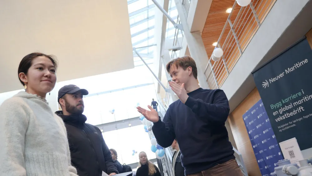 Naeringslivsdagen 2026 fv Elise Hanebergh Magnus Brinso og Isak Husevag Synnes fra Neuver Maritime foto Ogne