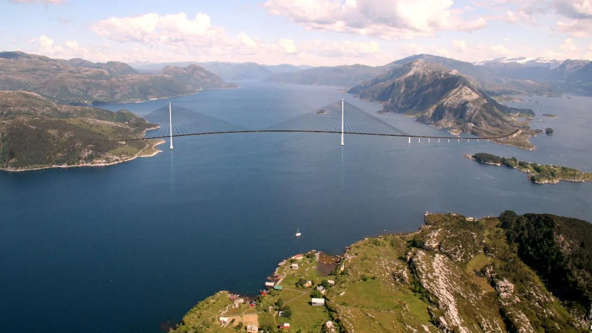 Trur paa bru innan 10 aar